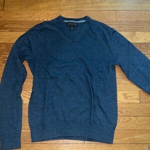 men’s banan republic v neck navy sweater size xs